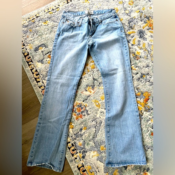 Abercrombie and Fitch women’s jeans. Size 4 - Picture 9 of 10